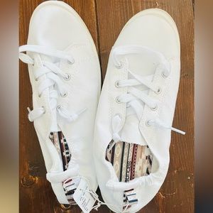 3 pairs of Maurice’s shoes